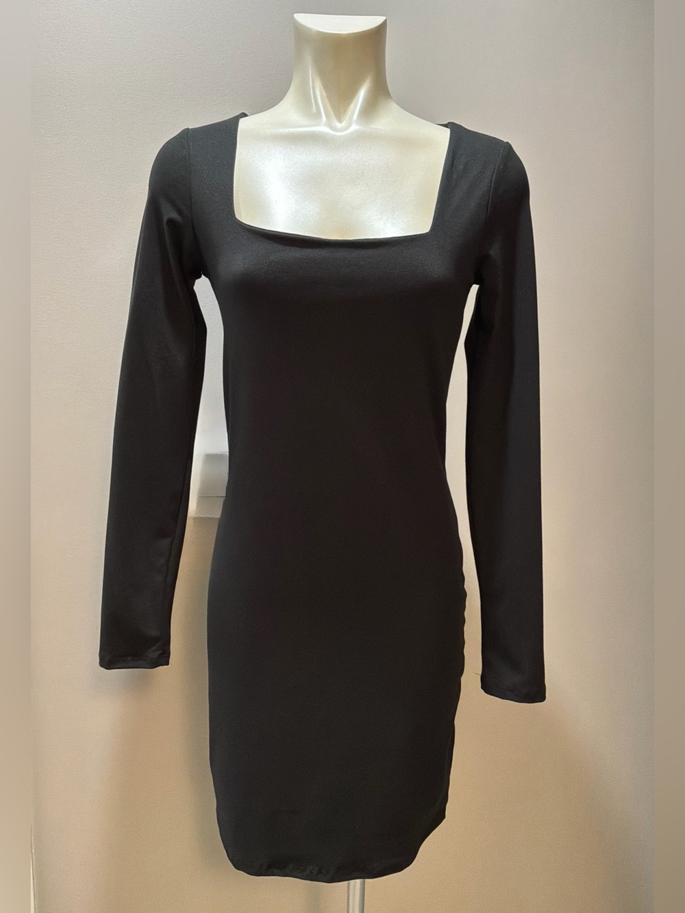 Livi Black Long-Sleeve Square Neck Bodycon Dress